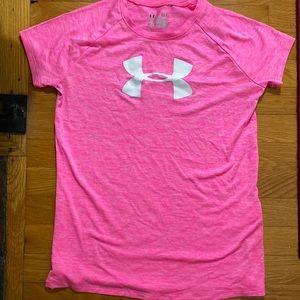 NWOT Girls Under Amour pink t-shirt in good condition